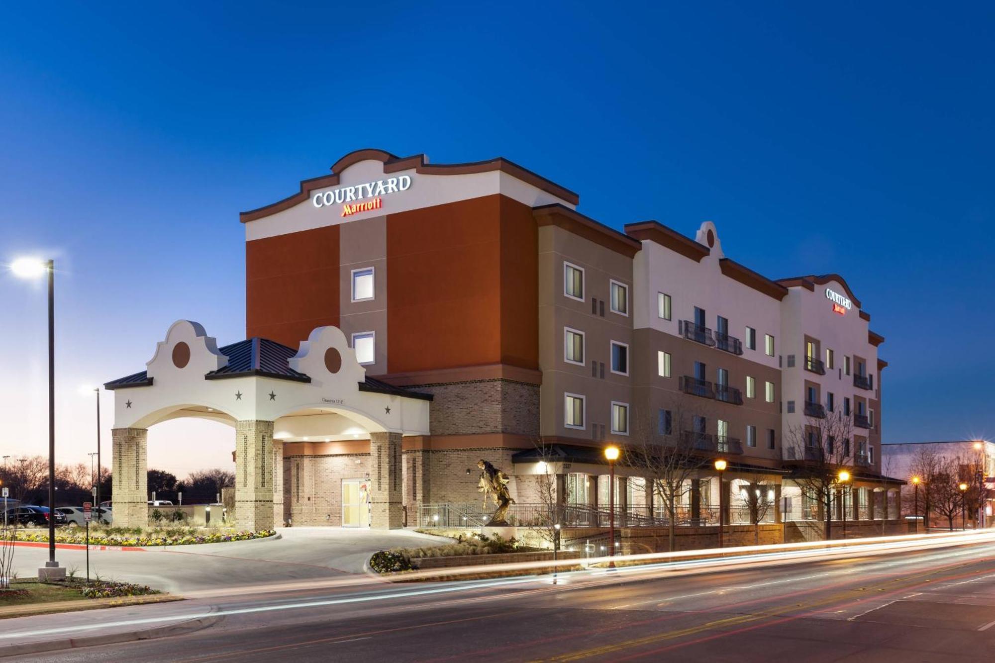 Courtyard By Marriott Fort Worth Historic Stockyards Hotel Exterior photo